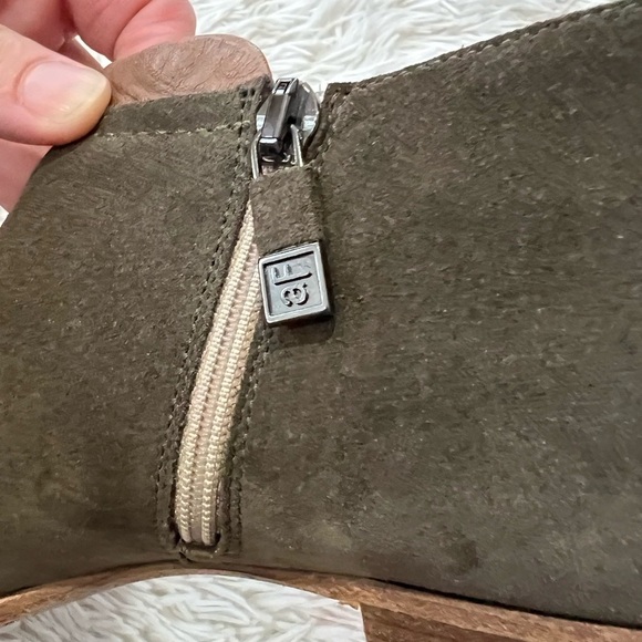 Alberto Fermani Serafina Suede Pointed Toe Booties - Size 38 US 7.5 - Picture 5 of 11